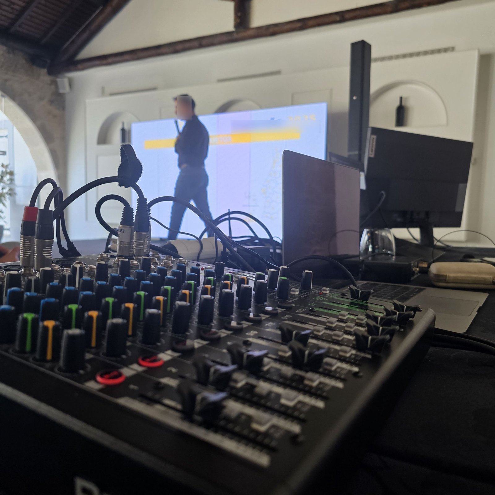 Interpretação simultânea na conferência anual MIDAS — intérpretes Turnip Portugal