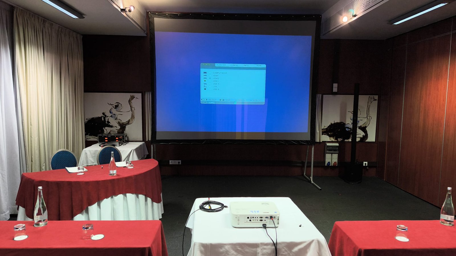 Reunião internacional da Christeyns em duas salas — imagem 7