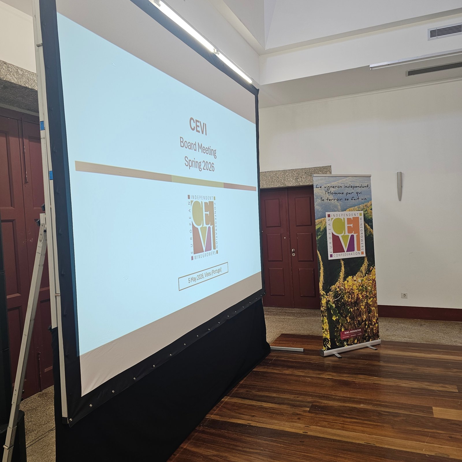Reunião da Confédération Européenne des Vignerons Indépendants — AV e tradução simultânea remota — Turnip Portugal