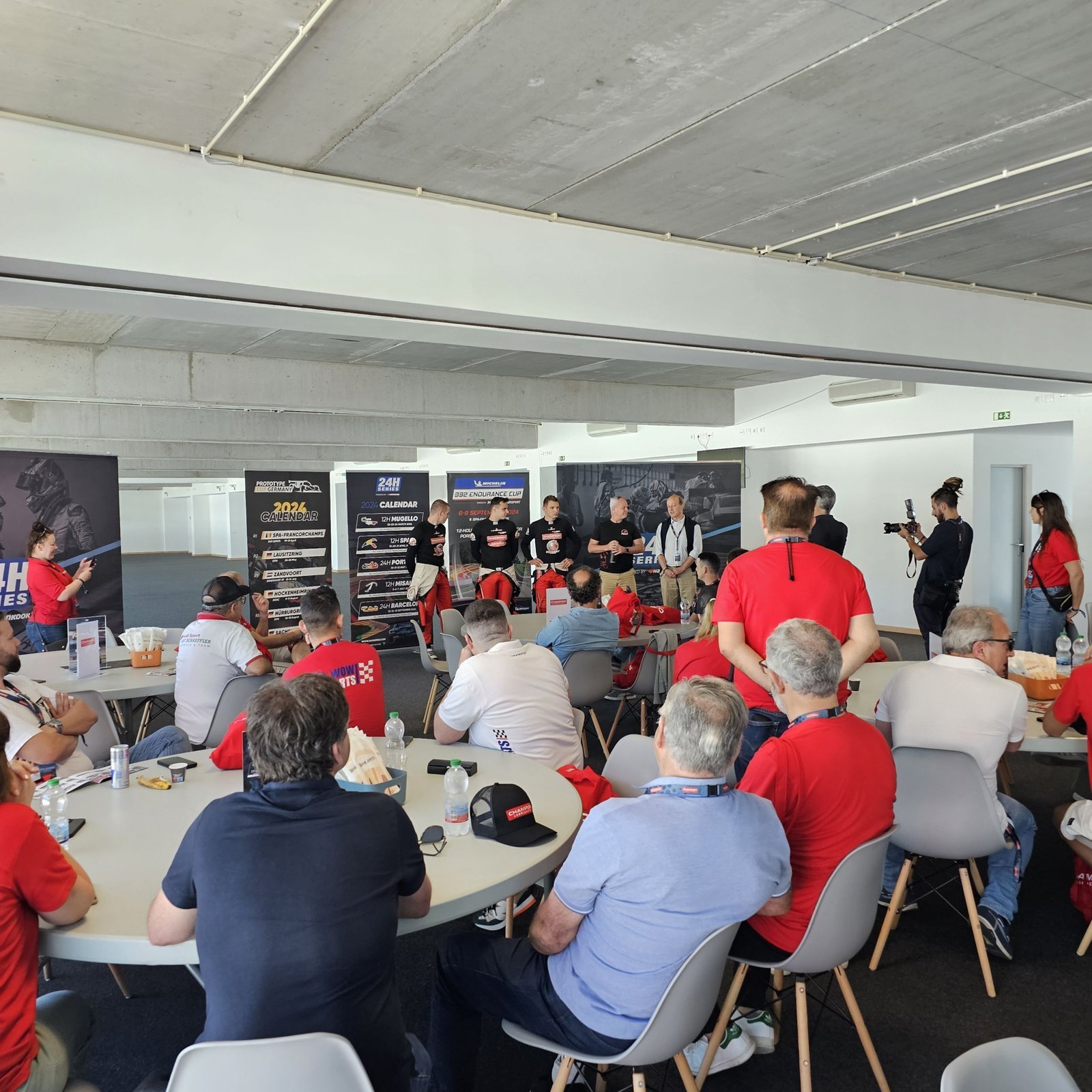 Acompanhamento de apresentação de equipa de racing aos patrocinadores — imagem 15