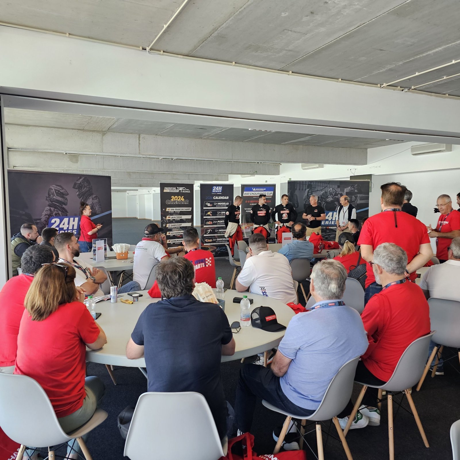 Acompanhamento de apresentação de equipa de racing aos patrocinadores — imagem 14