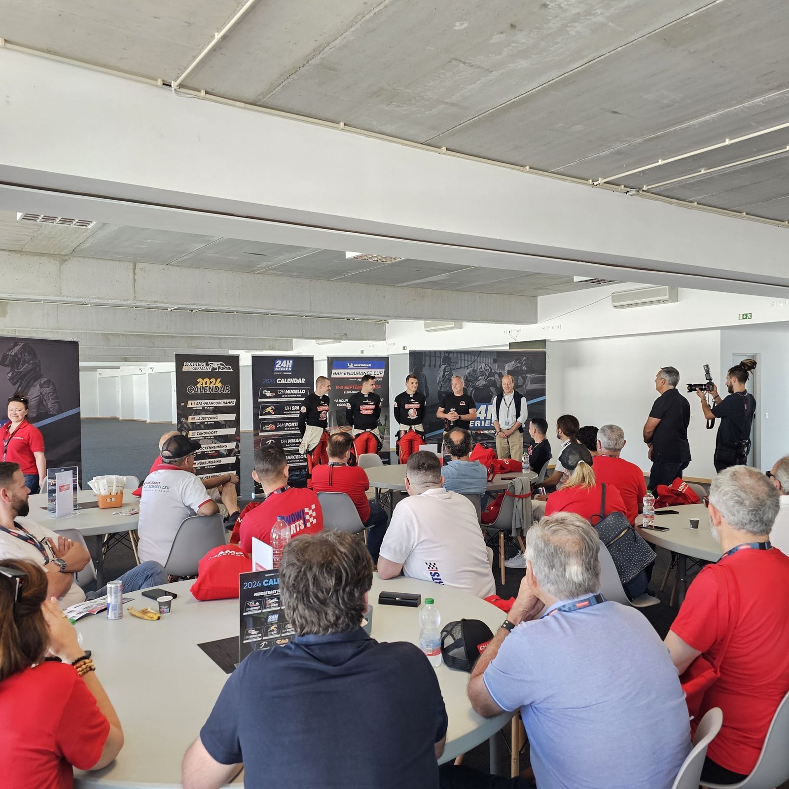 Acompanhamento de apresentação de equipa de racing aos patrocinadores — imagem 12