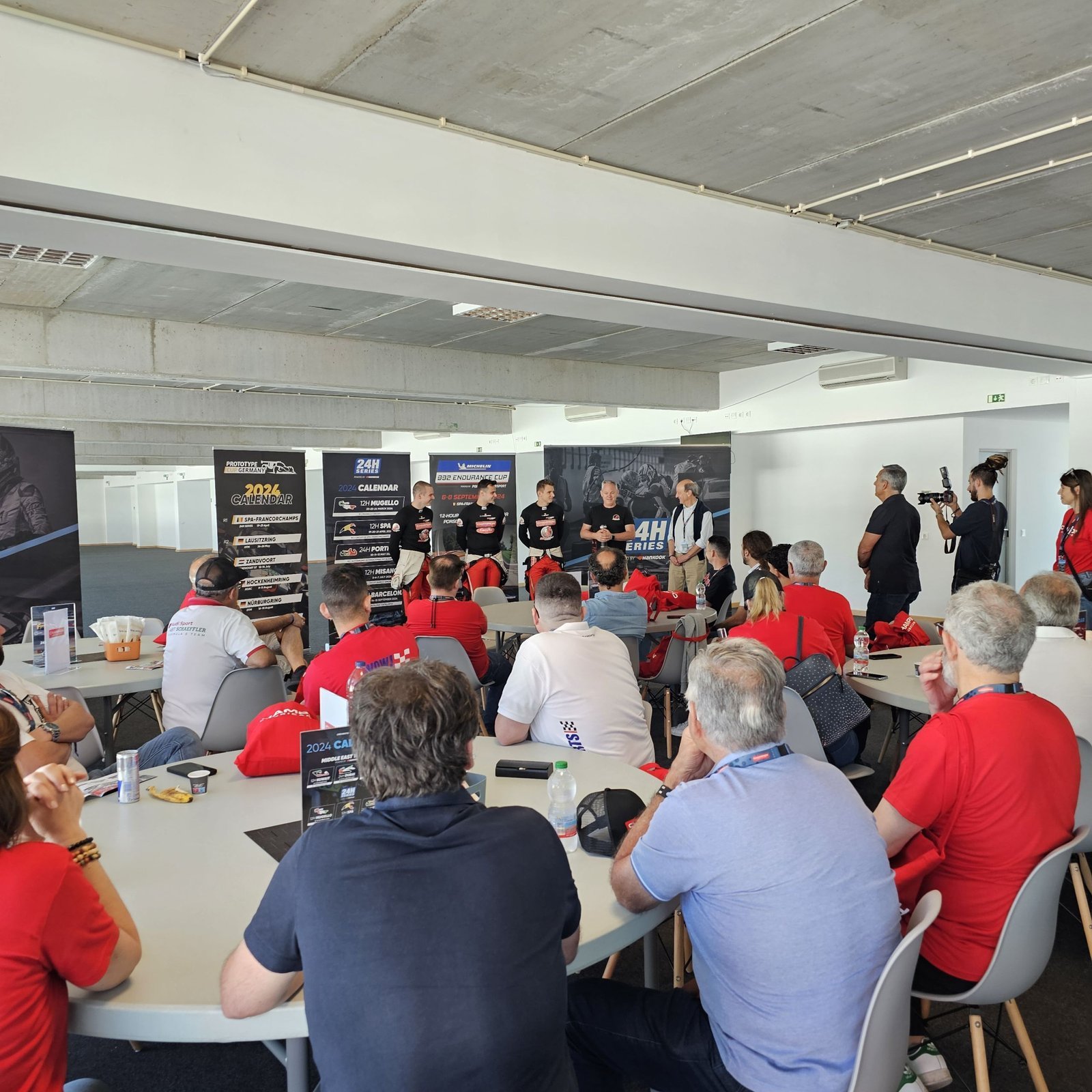 Acompanhamento de apresentação de equipa de racing aos patrocinadores — imagem 11