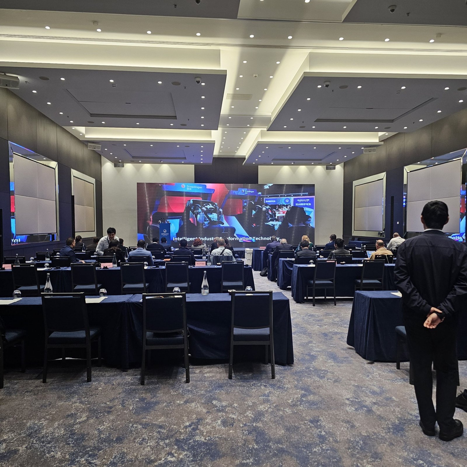 Apresentação de empresas chinesas em Portugal ao embaixador — Led wall, luz, áudio, equipamento de tradução — Turnip Portugal