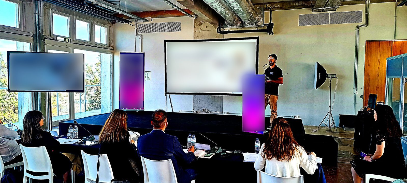 Concurso global de inovação e empreendedorismo Panda Dourado — Equipamento de áudio, equipamento de vídeo, luz, equipamento de interpretação, mobiliário — Turnip Portugal