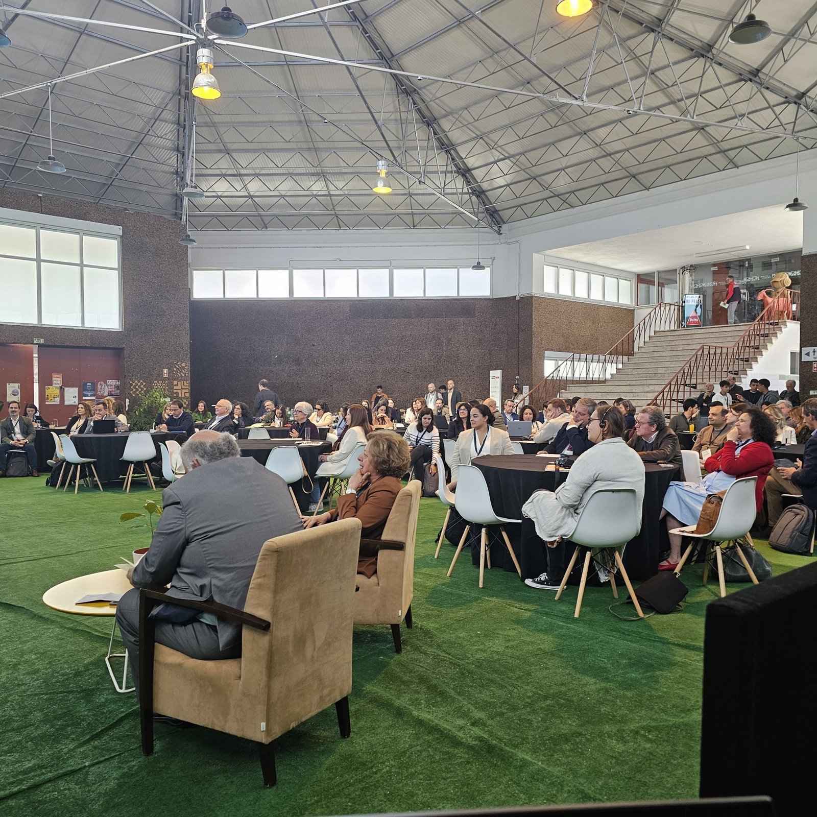 Enhancing intermunicipal cooperation for Sustainable Urban Development – Equipamento de luz, áudio, vídeo e interpretação remota em 4 salas — imagem 33