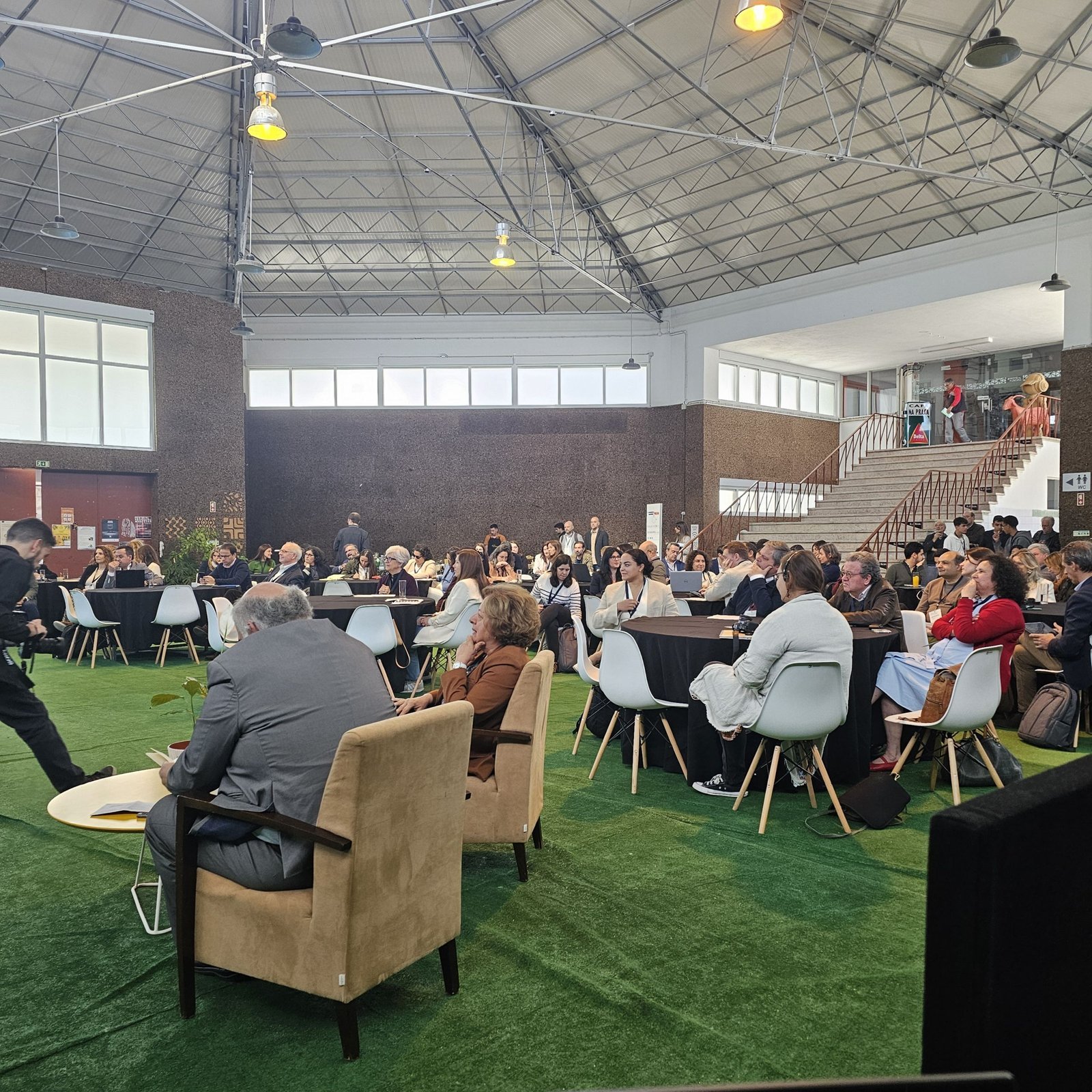 Enhancing intermunicipal cooperation for Sustainable Urban Development – Equipamento de luz, áudio, vídeo e interpretação remota em 4 salas — imagem 29