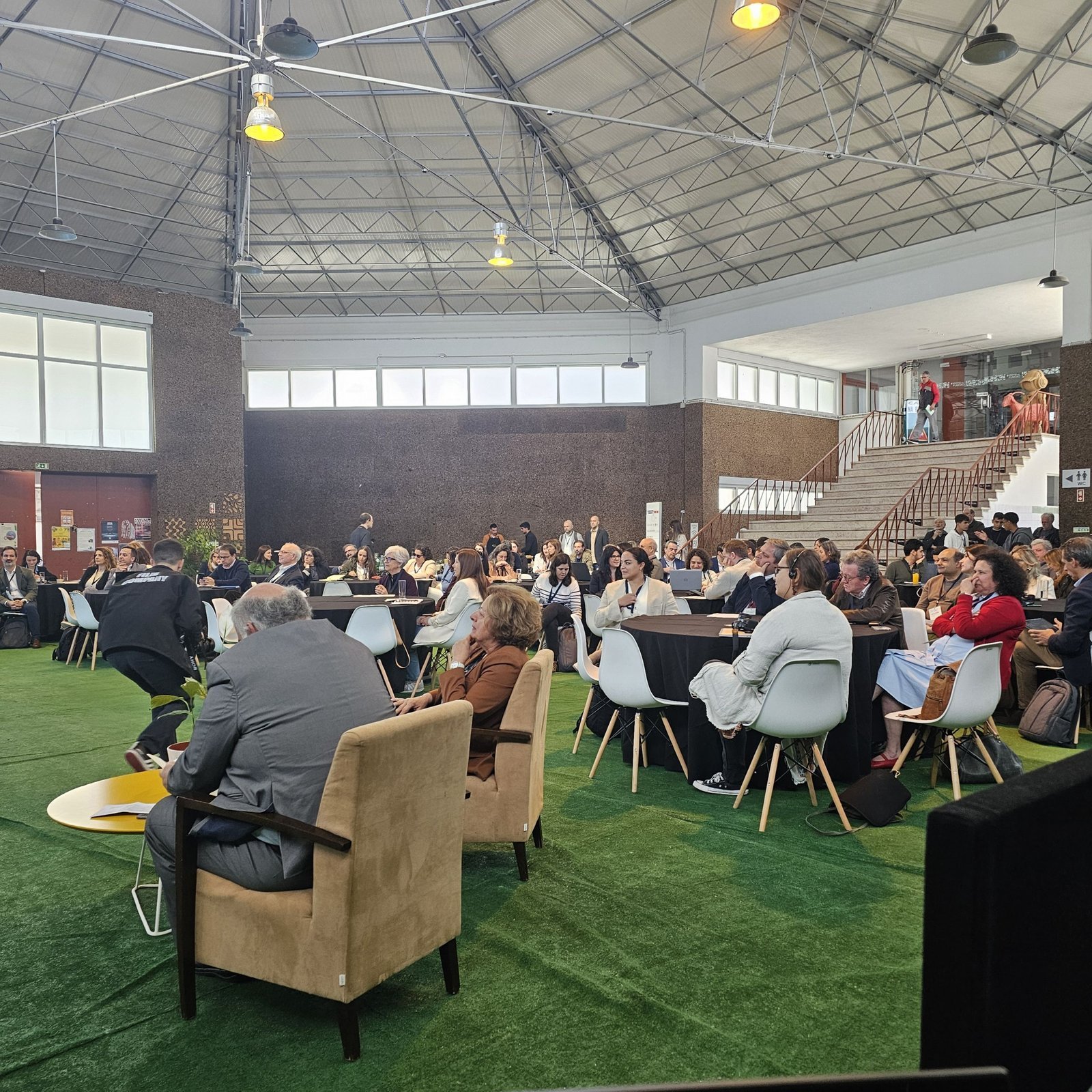Enhancing intermunicipal cooperation for Sustainable Urban Development – Equipamento de luz, áudio, vídeo e interpretação remota em 4 salas — imagem 5