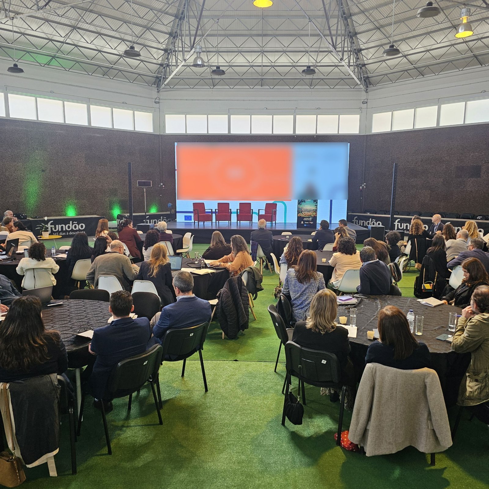 Enhancing intermunicipal cooperation for Sustainable Urban Development – Equipamento de luz, áudio, vídeo e interpretação remota em 4 salas — imagem 35