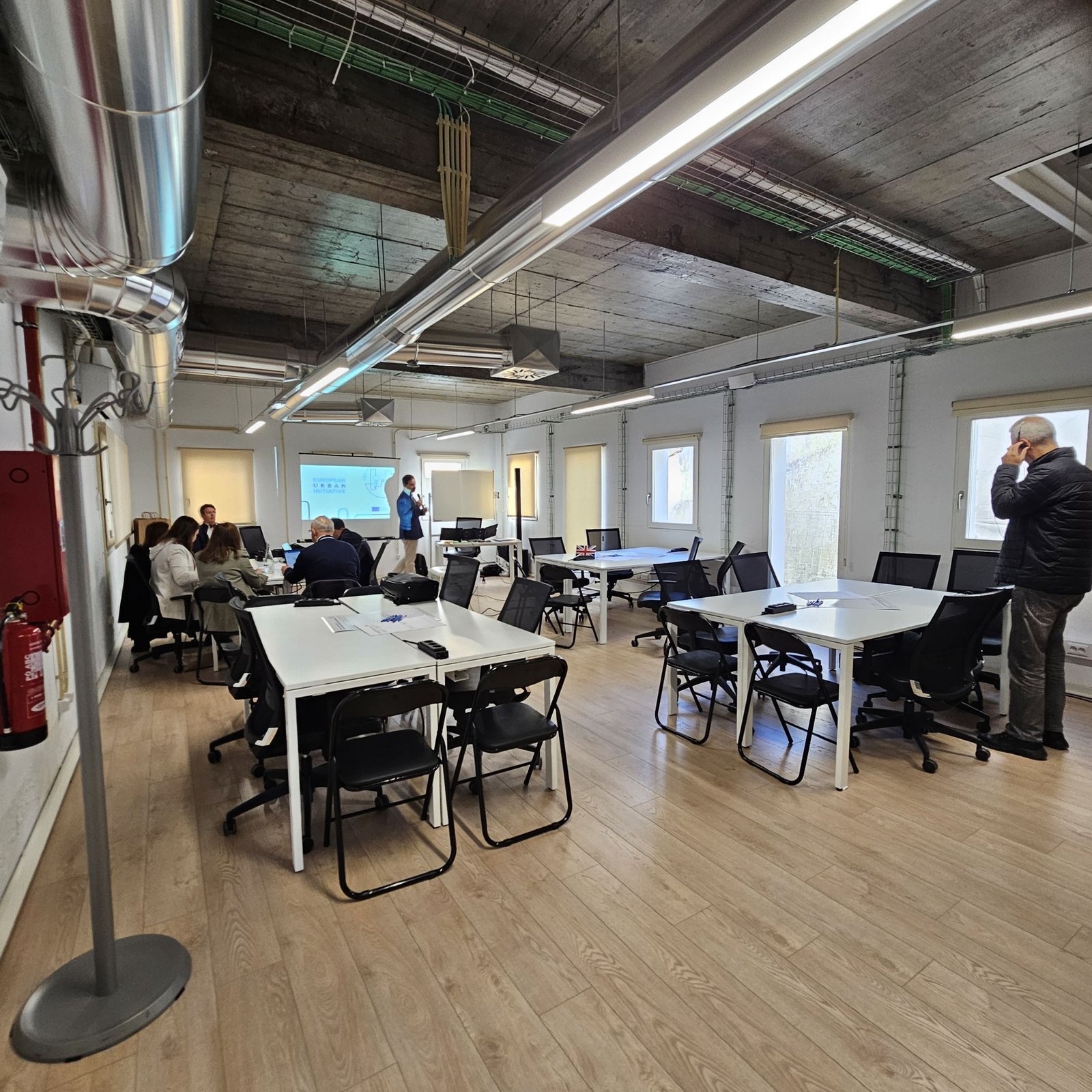 Enhancing intermunicipal cooperation for Sustainable Urban Development – Equipamento de luz, áudio, vídeo e interpretação remota em 4 salas — imagem 21