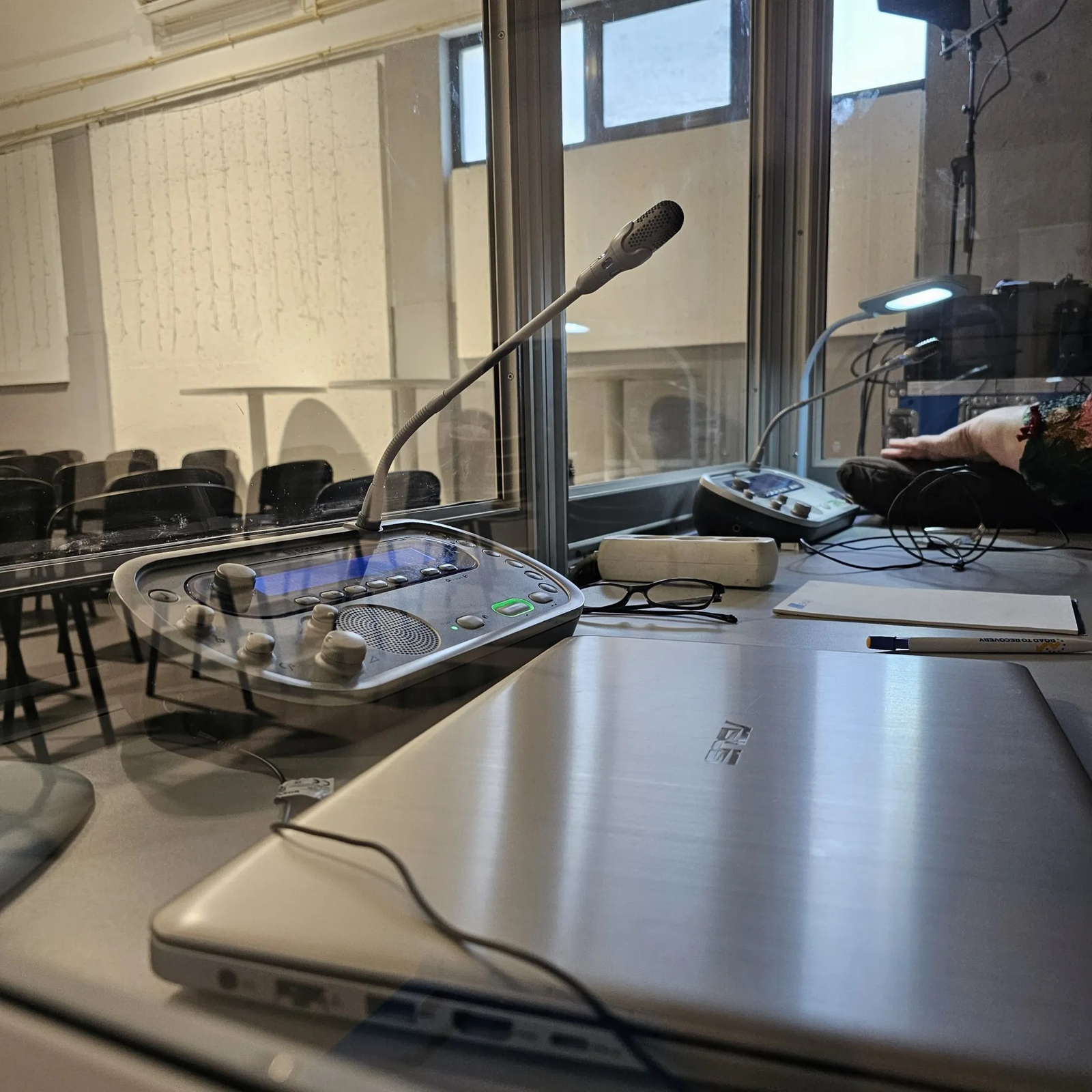 Reunião de direção e funcionários de empresa da indústria alimentar — Interpretação simultânea, áudio, vídeo — Turnip Portugal