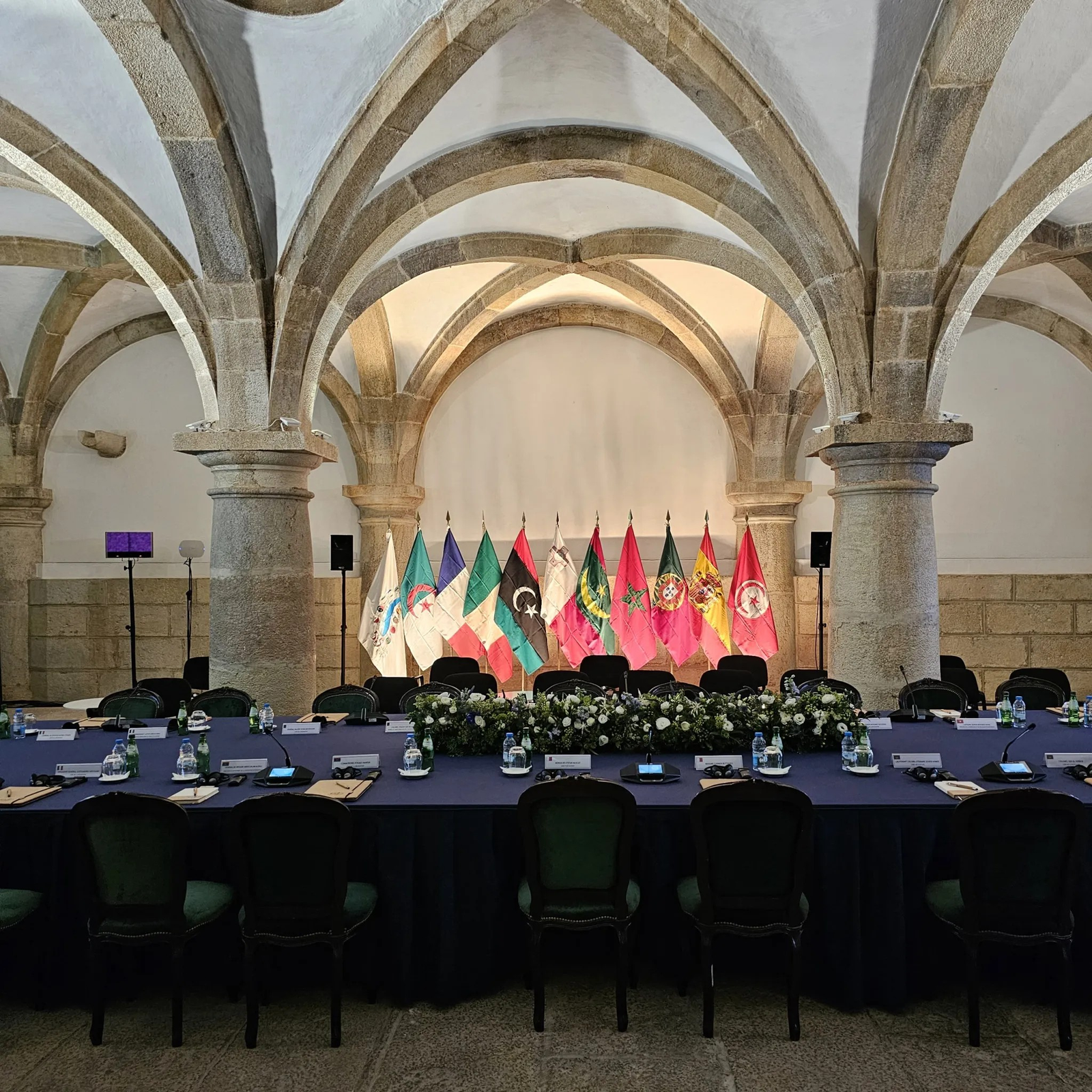 Reunião militar da Iniciativa 5+5 — Interpretação, áudio, luz — Turnip Portugal