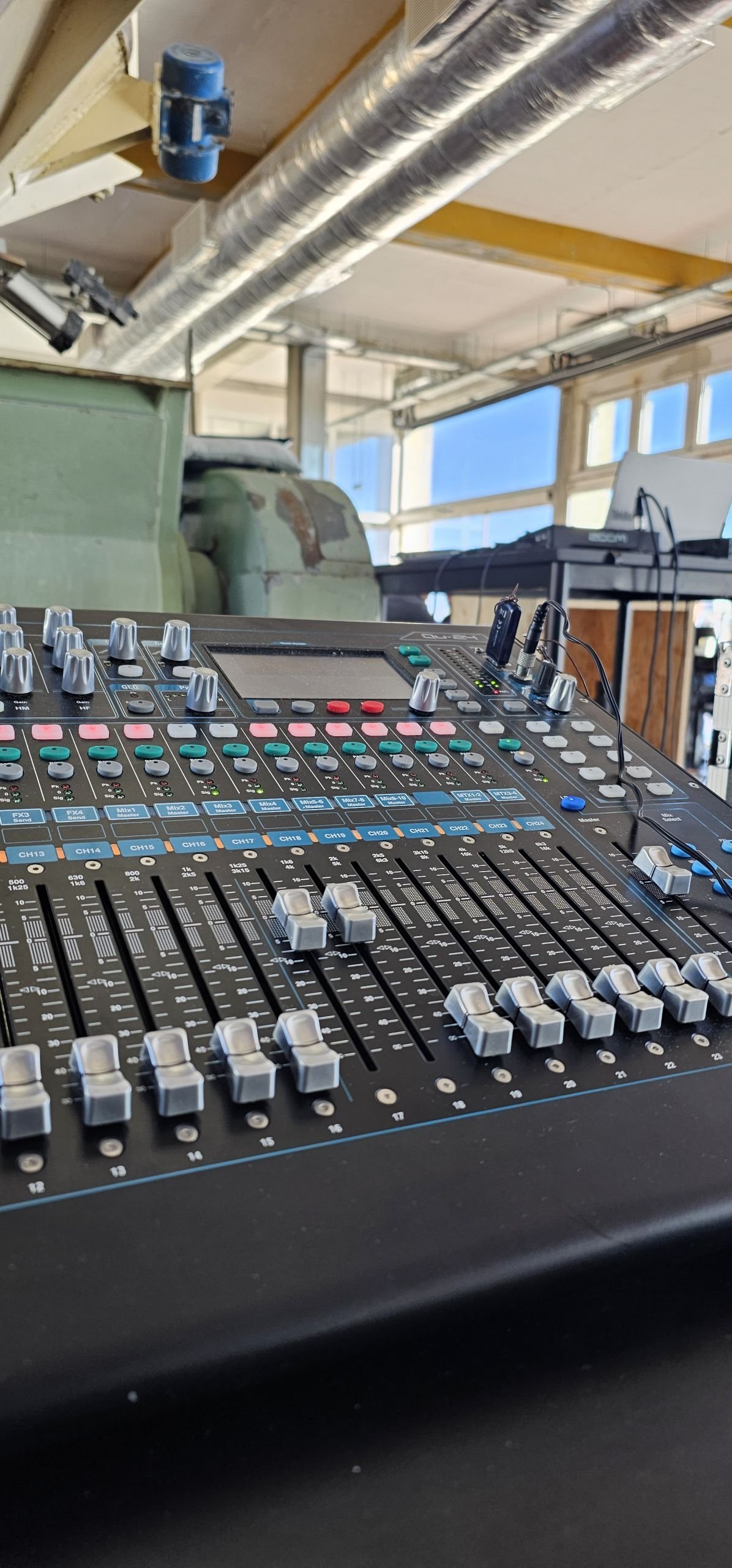 Operação técnica de tradução simultânea remota (RSI) em formação sobre Inteligência Artificial — Turnip Portugal